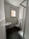 Bad mit Dusche 1.jfif - Etagenwohnung mit 49,30 m&sup2; in Bitterfeld-Wolfen zur Miete