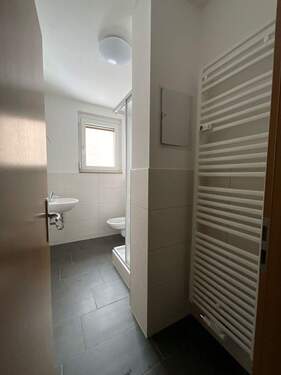 Bad mit Dusche.jfif - 