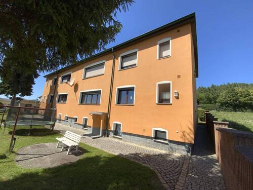 Rückansicht - Etagenwohnung mit 76,00 m&sup2; in Unterwellenborn zum Kaufen