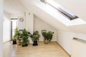Zimmer im Dachgeschoss - 