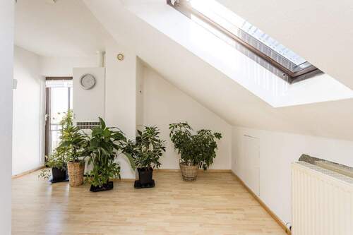 Zimmer im Dachgeschoss - 