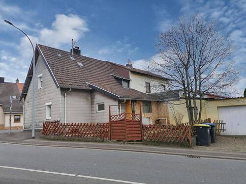 Vorderansicht - Doppelhaushälfte in zentraler Lage von Spiesen-Elversberg