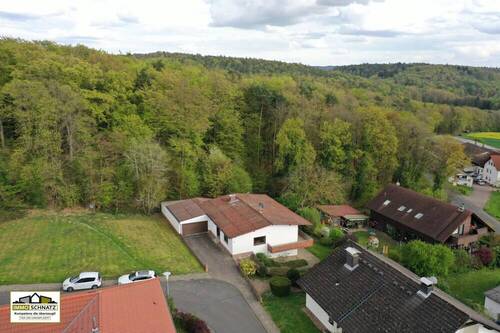 Luftbild - 7 Zimmer Mehrfamilienhaus, Wohnhaus zum Kaufen in Erlenbach am Main - Mechenhard