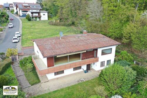 Luftbild - 7 Zimmer Mehrfamilienhaus, Wohnhaus in Erlenbach am Main - Mechenhard