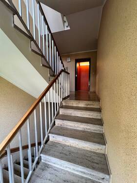 Treppenhaus mit Lift - 