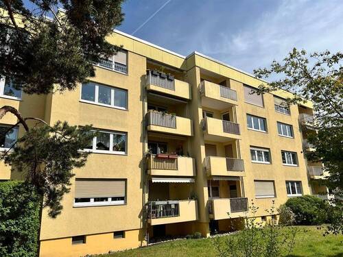 Hausansicht - 3 Zimmer Etagenwohnung zum Kaufen in Nürnberg