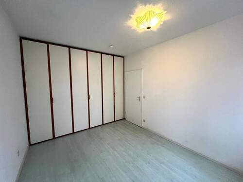 Schlafzimmer mit Einbauschrank - 