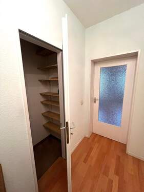 Abstellraum und Flur - 