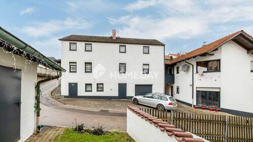 Haus 2 Außenansicht 3 - Charmantes Ensemble aus Haupthaus & Anbau in gefragter Lage von Dingolfing