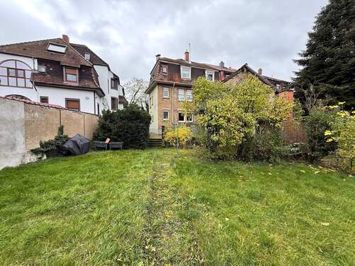 Garten - Dreifamilienhaus mit zusätzlicher Bebauungsmöglichkeit in MA-Hochstätt