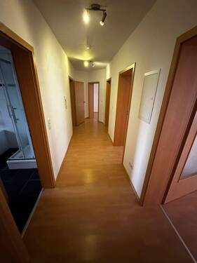 Flur.jpeg - 4 Zimmer Etagenwohnung in Weißenfels