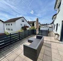 fast wie ein Haus: EXKLUSIVE, GROSSE WOHNUNG MIT 31 M² BALKON! - Schriesheim