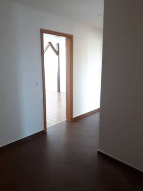Flur - Etagenwohnung mit 79,20 m² in Riesa zur Miete