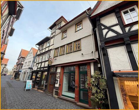 Straßenansicht - 5 Zimmer Mehrfamilienhaus, Wohnhaus in Alsfeld