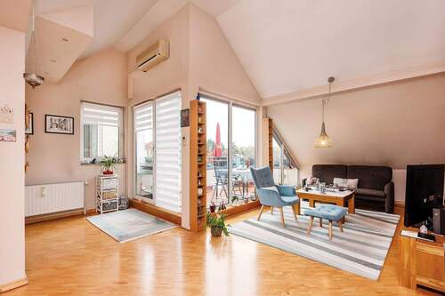 Wohnzimmer - 4 Zimmer Etagenwohnung in Berlin