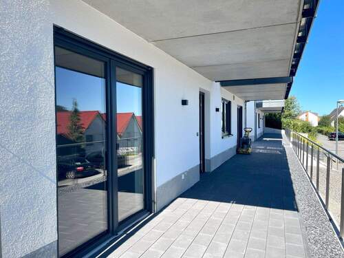 Wohnungseingang und Terrasse - 2 Zimmer Etagenwohnung zur Miete in Balve