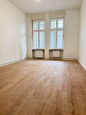 Wohnzimmer (Original) - Etagenwohnung mit 66,70 m&sup2; in Berlin zum Kaufen