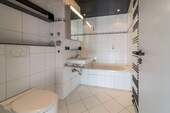 Badezimmer - Etagenwohnung mit 72,30 m&sup2; in Mannheim zum Kaufen