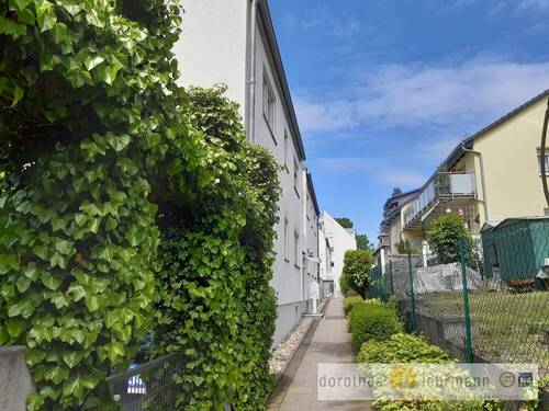 Fußweg zum Eingang - 