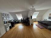 Wohnzimmer - Attraktive Wohnung mit Balkon in der südlichen Vorstadt!