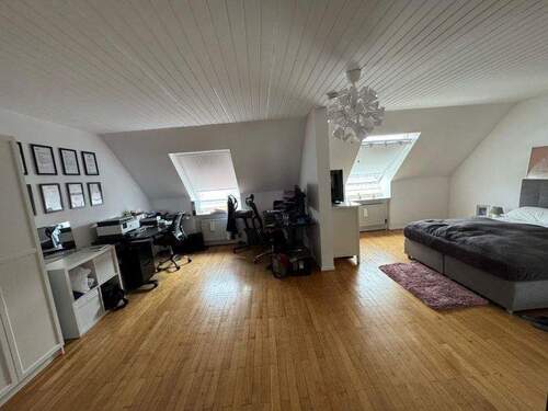 Wohnzimmer - Attraktive Wohnung mit Balkon in der südlichen Vorstadt!