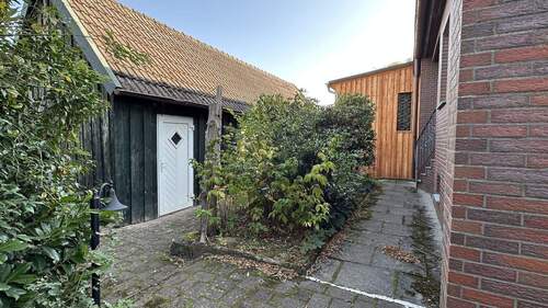 Weg zum Hauseingang und Nebengebäude - Doppelhaushälfte mit 95,00 m² in Bockelskamp zum Kaufen