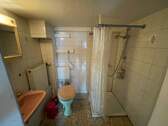 WC und Dusche im Keller - 