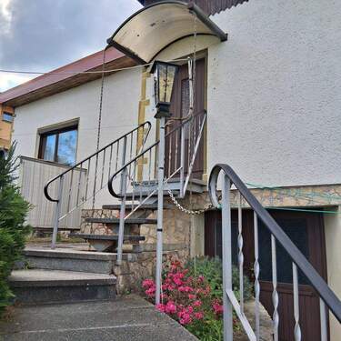 Treppe zum Hauseingang - Einfamilienhaus mit 120,00 m² in Rudolstadt zum Kaufen