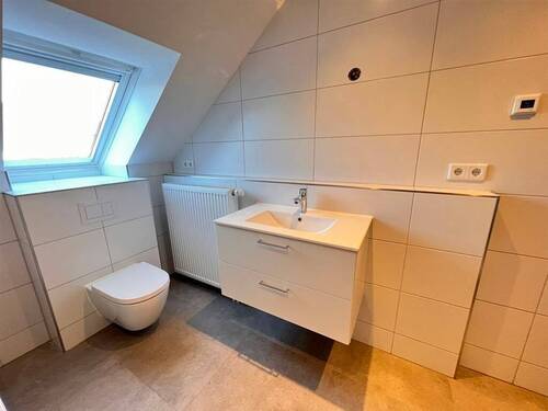 WC und Waschtisch - 