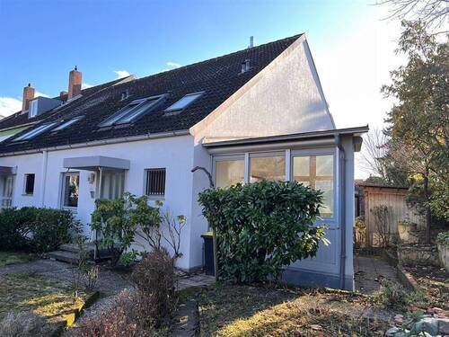 Hausansicht - 5 Zimmer Mehrfamilienhaus, Wohnhaus zur Miete in Nürnberg