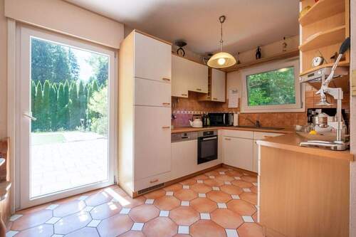 Wohnküche mit Zugang zur Terrasse - 