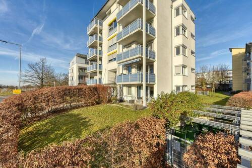 Haus & Garten v. Süden - +++ Erdgeschoss mit SüdWest-Terrasse & Grünfläche - inklusive TG-Box - aktuell vermietet +++