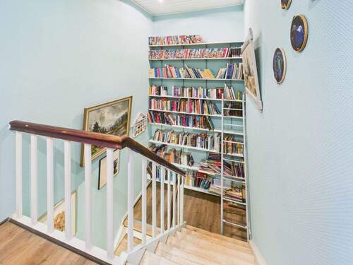 Bücherreal Treppe - 