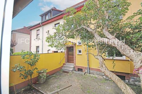 Hausansicht / Hofbereich - 