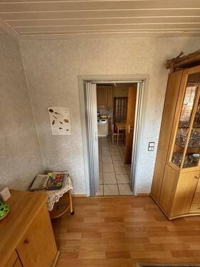 19 Vom Eßbereich zur Küche und Speisekammer - 