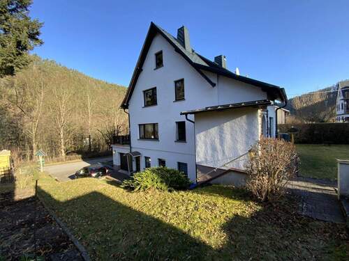 Seitenansicht - 6 Zimmer Doppelhaushälfte in Sitzendorf