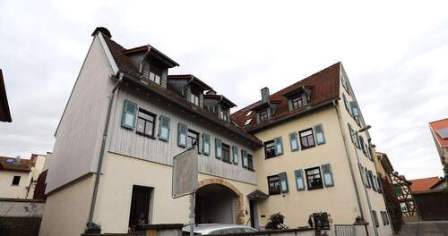 Seitenansicht Mehrparteienhaus - 