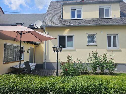 Blick auf die Terrasse - 4 Zimmer Reihenendhaus in Niederwerth