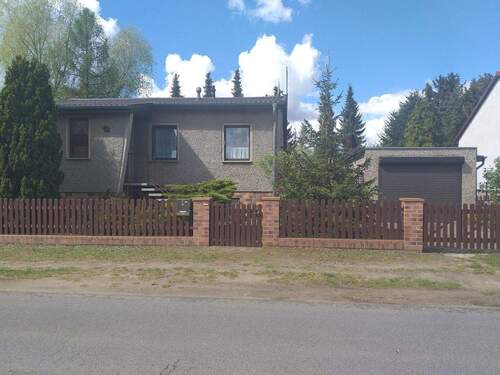 Ansicht Straße - Freistehendes Einfamilienhaus in zentraler und ruhiger Lage in Velten