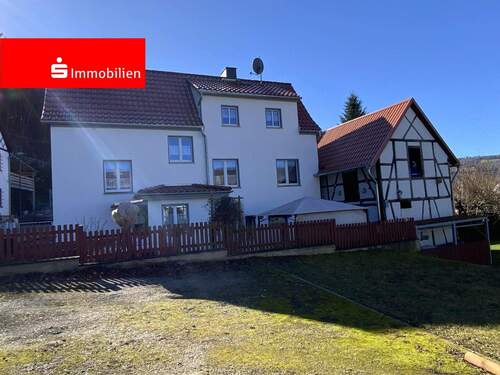 Seitenansicht - EFH mit Scheune in ruhiger Lage