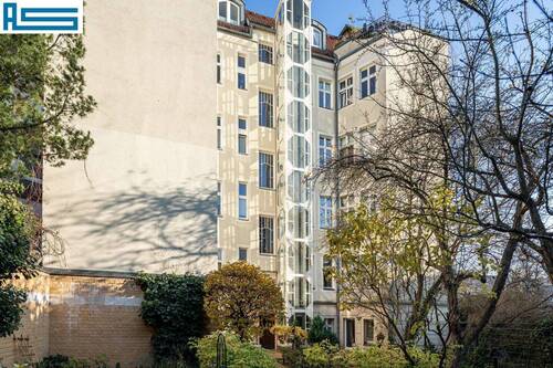 Aufzug im Innenhof - 