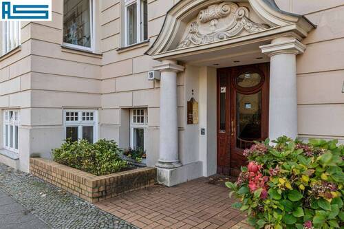 Hauseingansgtür - 3 Zimmer Etagenwohnung in Berlin