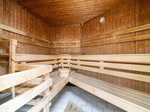 Sauna im Schwimmbadgebäude - 