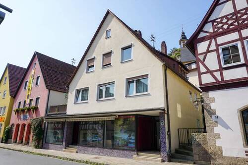 Ansicht - 5 Zimmer Mehrfamilienhaus, Wohnhaus zum Kaufen in Waischenfeld