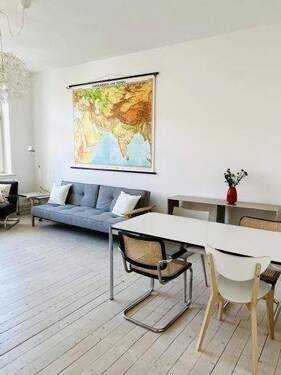 Wohnzimmer mit Esstisch - 3 Zimmer Etagenwohnung zur Miete in Hannover