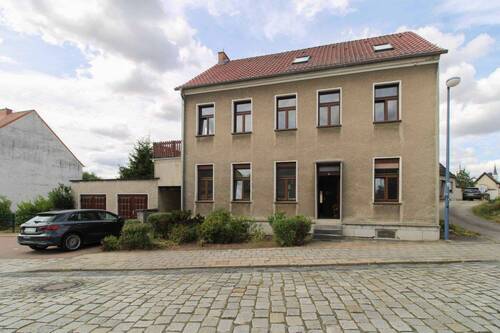 Frontansicht - MFH mit 2 Einheiten und großem Garten zur flexiblen Nutzung in Coswig