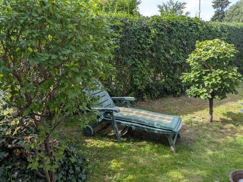 im Garten - 5 Zimmer Bungalow in Berlin