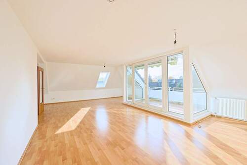 Wohnzimmer - 4 Zimmer Etagenwohnung in Hamburg