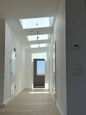 Bild 1 - Erstbezug Schillerkiez: Lichtdurchflutet, große Holzterrasse und Fernsehturm-Blick