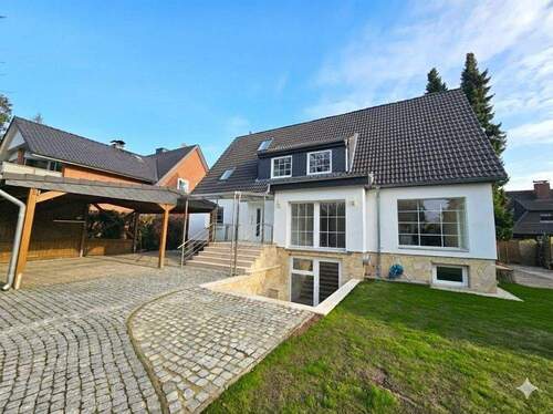 Frontansicht - Neuwertiges + familiengerechtes Einfamilienhaus mit Souterrainfläche in Bestlage von Wellingsbüttel!